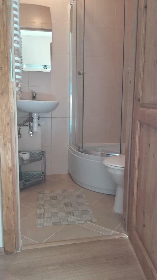 Pokoje Goscinne Przy Lesie Pobiedna Exterior foto